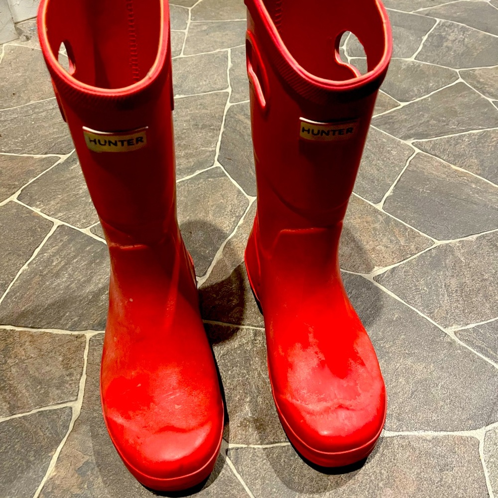 Hunter - fire engine red boots